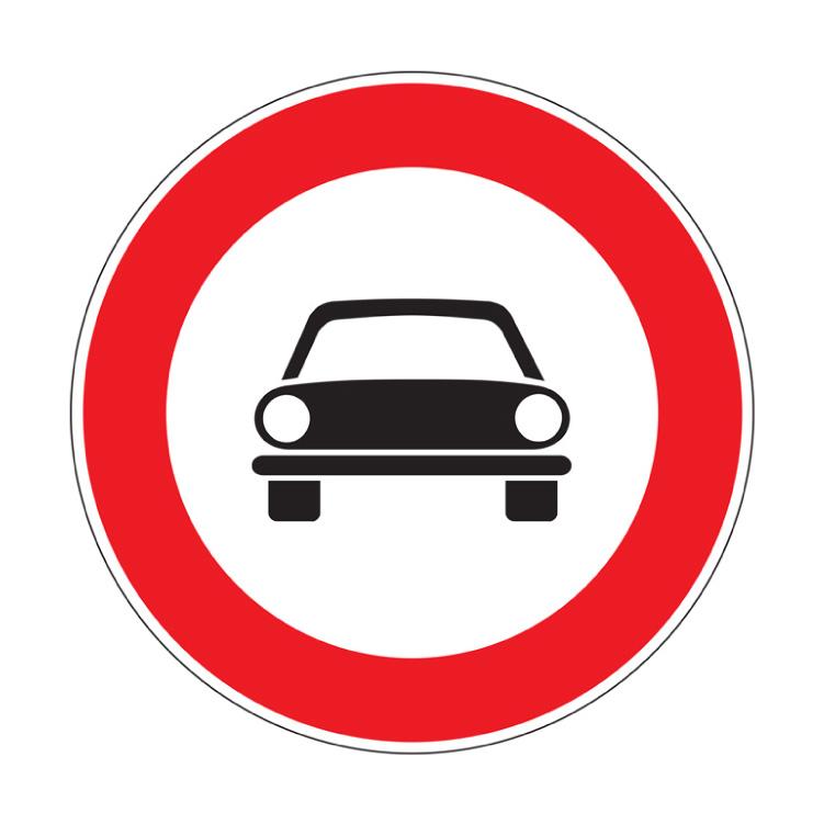 Transito vietato a tutti gli autoveicoli