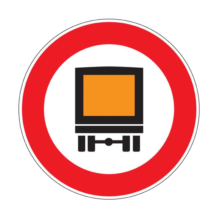Transito vietato ai veicoli che trasportano merci pericolose