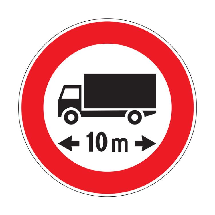 Transito vietato ai veicoli o complessi di veicoli aventi lunghezza superiore a ... metri